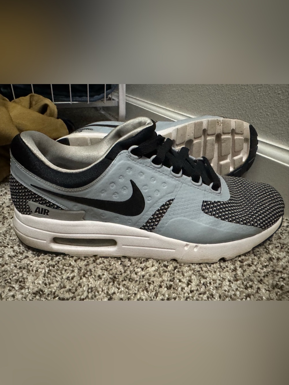 Nike Men’s Light Gray Blue & Black Casual Sneaker